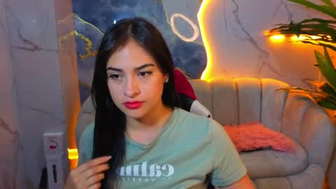 Snapshot of anny_star_tx chatting on 04/25/26, 12:30 Live 1500am 2100pm COLOMBIAN HOUR online show from 04/25/26, 12:30