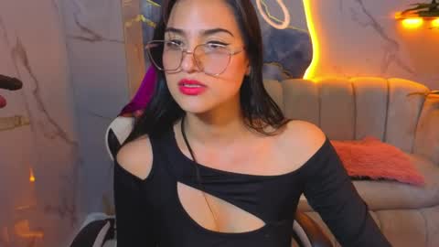 Snapshot of anny_star_tx chatting on 05/19/26, 08:59 Live 1500am 2100pm COLOMBIAN HOUR online show from 05/19/26, 08:59
