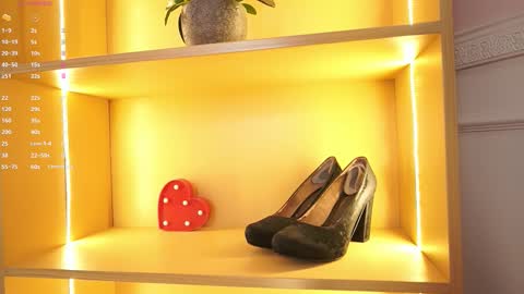 Ana online show from 11/18/25, 11:47