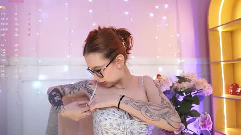 Ana online show from 12/17/25, 12:22