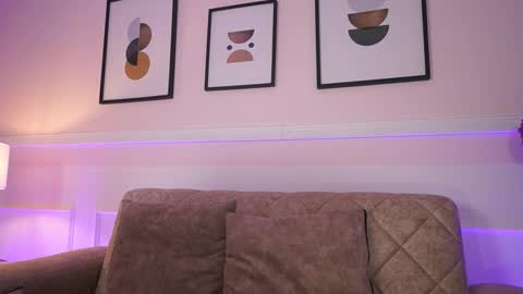 Ana online show from 12/22/25, 12:13