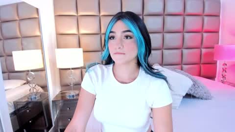 Snapshot of annyhizzle chatting on 02/01/25, 09:40 online show from 02/01/25, 09:40