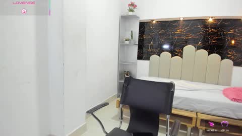 Anny online show from 10/25/25, 08:36