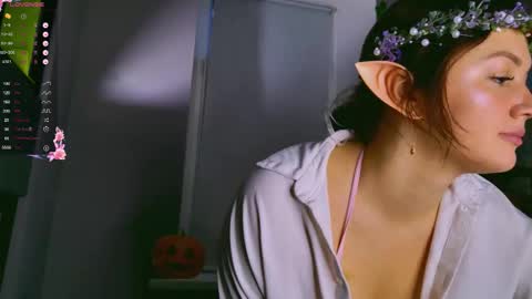 AnnySue online show from 10/31/25, 05:41