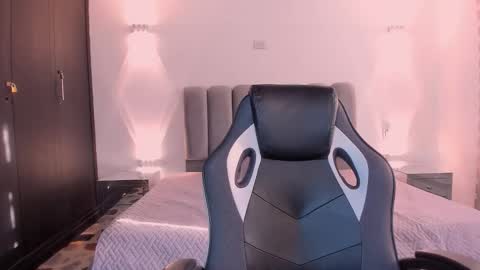 AnnyT online show from 12/14/25, 09:30