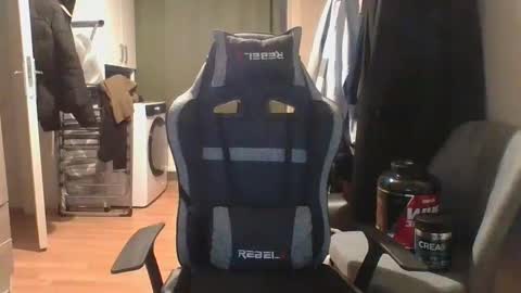 Snapshot of anonymousguy68_cam chatting on 02/19/25, 01:06 Anonymousguy online show from 02/19/25, 01:06