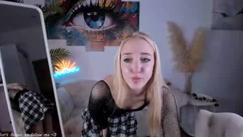 Snapshot of anorababy chatting on 10/22/25, 07:52 Anora online show from 10/22/25, 07:52