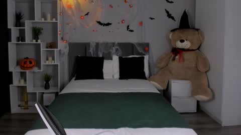 Anora online show from 10/26/25, 12:44