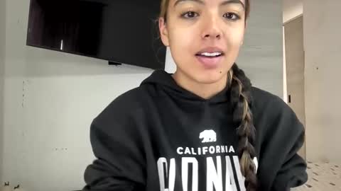 Snapshot of anotella_aa chatting on 04/15/26, 07:32 anotella_aa online show from 04/15/26, 07:32