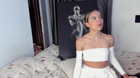 Snapshot of anotella_aa chatting on 05/15/26, 11:45 anotella_aa online show from 05/15/26, 11:45