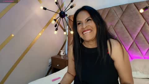 Anthonelaa   online show from 05/08/26, 08:58