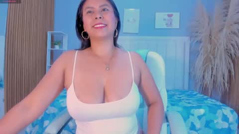 anthonella  online show from 04/14/26, 12:11