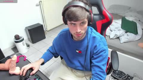 Snapshot of anthonyloveseks chatting on 01/21/25, 02:26 Anthony online show from 01/21/25, 02:26