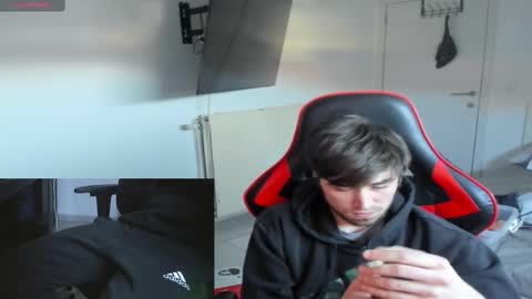 Snapshot of anthonyloveseks chatting on 03/06/25, 03:02 Anthony online show from 03/06/25, 03:02