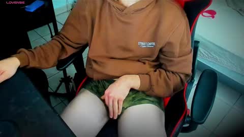 Snapshot of anthonyloveseks chatting on 10/27/25, 11:14 Anthony online show from 10/27/25, 11:14