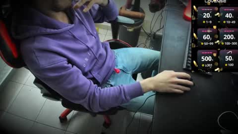 Snapshot of anthonyloveseks chatting on 11/30/25, 01:15 Anthony online show from 11/30/25, 01:15