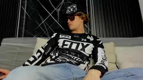Snapshot of anthonystone_ chatting on 05/28/26, 11:02 Anthonny online show from 05/28/26, 11:02