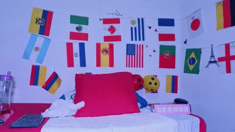 Snapshot of anto055 chatting on 06/27/26, 12:22 Antonella online show from 06/27/26, 12:22