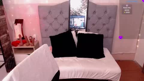 antolyh_c online show from 11/10/25, 12:15