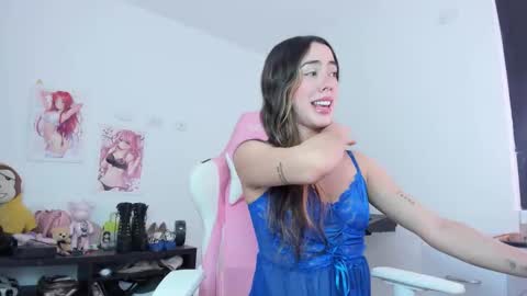 Snapshot of antonella_28_ chatting on 10/21/25, 08:31 Antonella online show from 10/21/25, 08:31