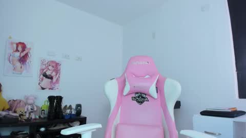 Snapshot of antonella_28_ chatting on 10/22/25, 11:59 Antonella online show from 10/22/25, 11:59