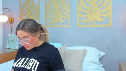 A N T O N E L L A  online show from 03/12/25, 07:28