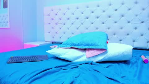 Snapshot of antonella_hotkiss chatting on 01/28/25, 10:23 Antonella online show from 01/28/25, 10:23