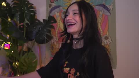 Snapshot of antonella_maitt chatting on 03/02/25, 06:05 Nell. online show from 03/02/25, 06:05