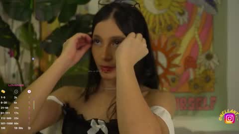 Snapshot of antonella_maitt chatting on 09/25/25, 03:21 Nell. online show from 09/25/25, 03:21