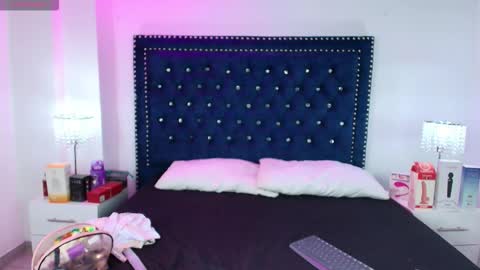 Antonella  online show from 11/18/25, 03:45