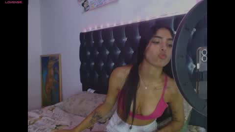 Snapshot of antonellaandnoah chatting on 01/22/25, 12:16 AntonellaAndNoah online show from 01/22/25, 12:16