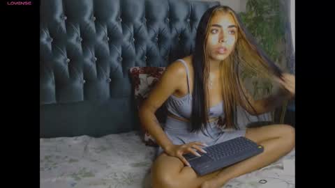 Snapshot of antonellaandnoah chatting on 02/13/25, 10:54 AntonellaAndNoah online show from 02/13/25, 10:54