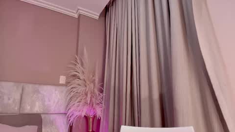 AntonellaHall  online show from 03/25/26, 06:25