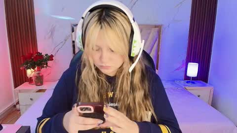 My name is Andrea  thumb up me please its important online show from 01/17/26, 09:18