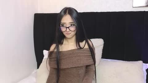 antonellariva_ online show from 12/04/25, 09:01