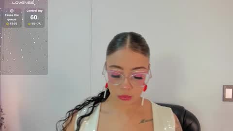 A N T O N E L L E  online show from 09/20/25, 11:33