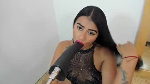 Snapshot of antoniaross chatting on 07/04/26, 11:38 Antonia online show from 07/04/26, 11:38