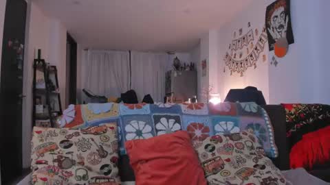 Snapshot of antoniart_ chatting on 05/06/26, 04:08 Antonia online show from 05/06/26, 04:08