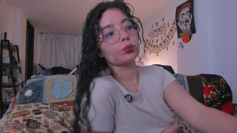 Snapshot of antoniart_ chatting on 05/07/26, 03:23 Antonia online show from 05/07/26, 03:23