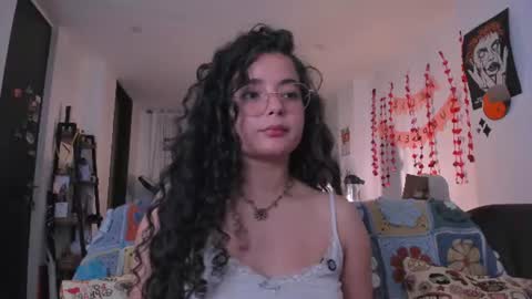 Snapshot of antoniart_ chatting on 06/25/26, 05:12 Antonia online show from 06/25/26, 05:12