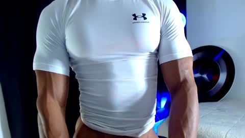 Instagram miguelangel1802  online show from 10/21/25, 05:24