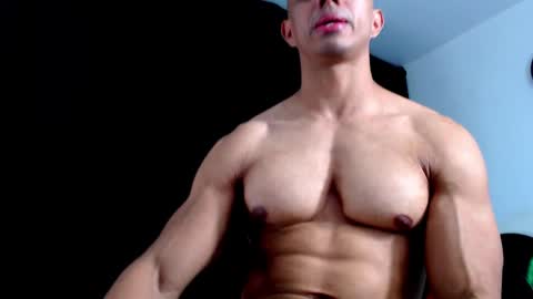 Instagram miguelangel1802  online show from 12/16/25, 05:29