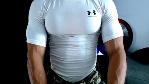 Instagram miguelangel1802  online show from 02/01/26, 04:11