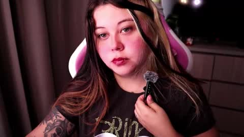   Independent model  online show from 03/26/26, 03:39