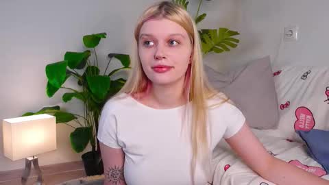 any_mo0n online show from 10/11/25, 08:13