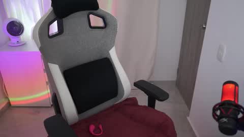 anya online show from 12/04/25, 08:39