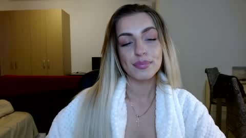 Snapshot of anyamurr chatting on 05/17/26, 05:42 Anya online show from 05/17/26, 05:42