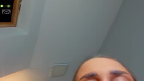 Anya online show from 11/08/25, 01:22