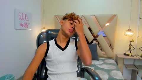 anyelotwink online show from 12/19/25, 02:24