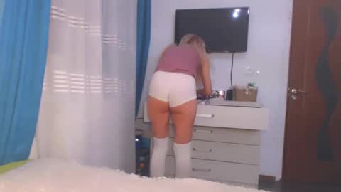 Snapshot of anysadoll chatting on 01/11/25, 01:59 An online show from 01/11/25, 01:59